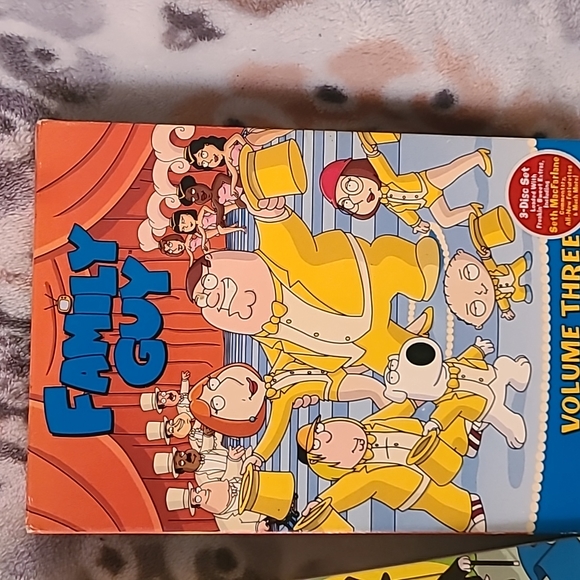 Family guy dvd volume 3 and 4 - Picture 3 of 5